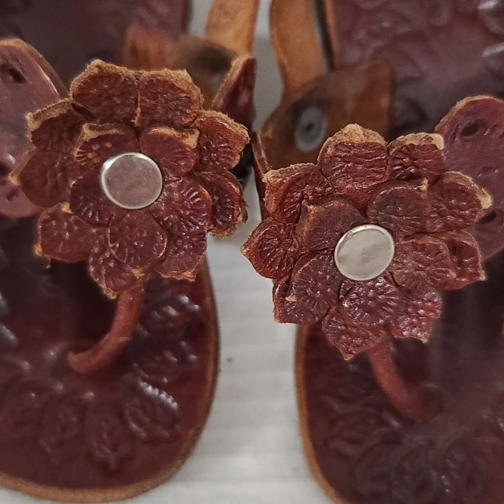 Toddler Girls Hand Tooled Leather Sandals Brown Buckles Floral Accents Sz 2(22)‎
